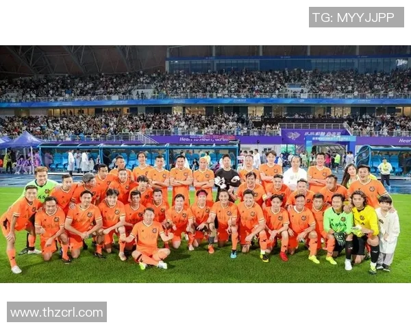 足球明星携手同框高清合照展现运动魅力与友谊的珍贵瞬间